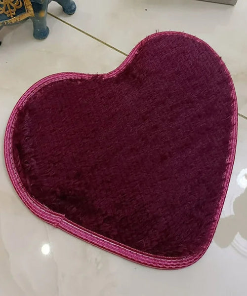 Plush Heart-Shaped Microfiber Rug – Softness You Can Feel